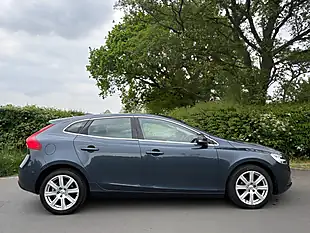 Used 2017 Volvo V40 Inscription Denim Blue - Interior and Exterior details 5