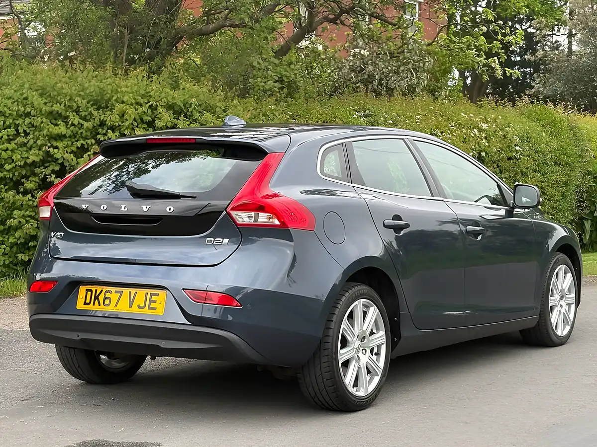 Used 2017 Volvo V40 Inscription Denim Blue - Interior and Exterior details 8