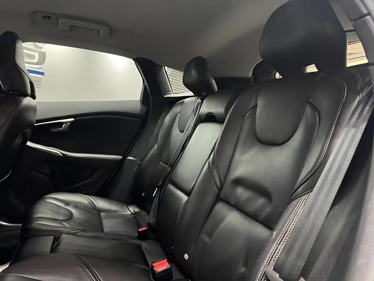 Used 2017 Volvo V40 Inscription Grey - Interior and Exterior details 18