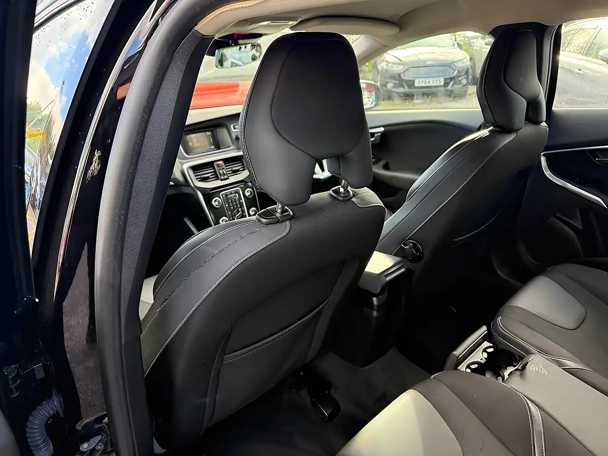 Used 2017 Volvo V40 Momentum Black - Interior and Exterior details 12