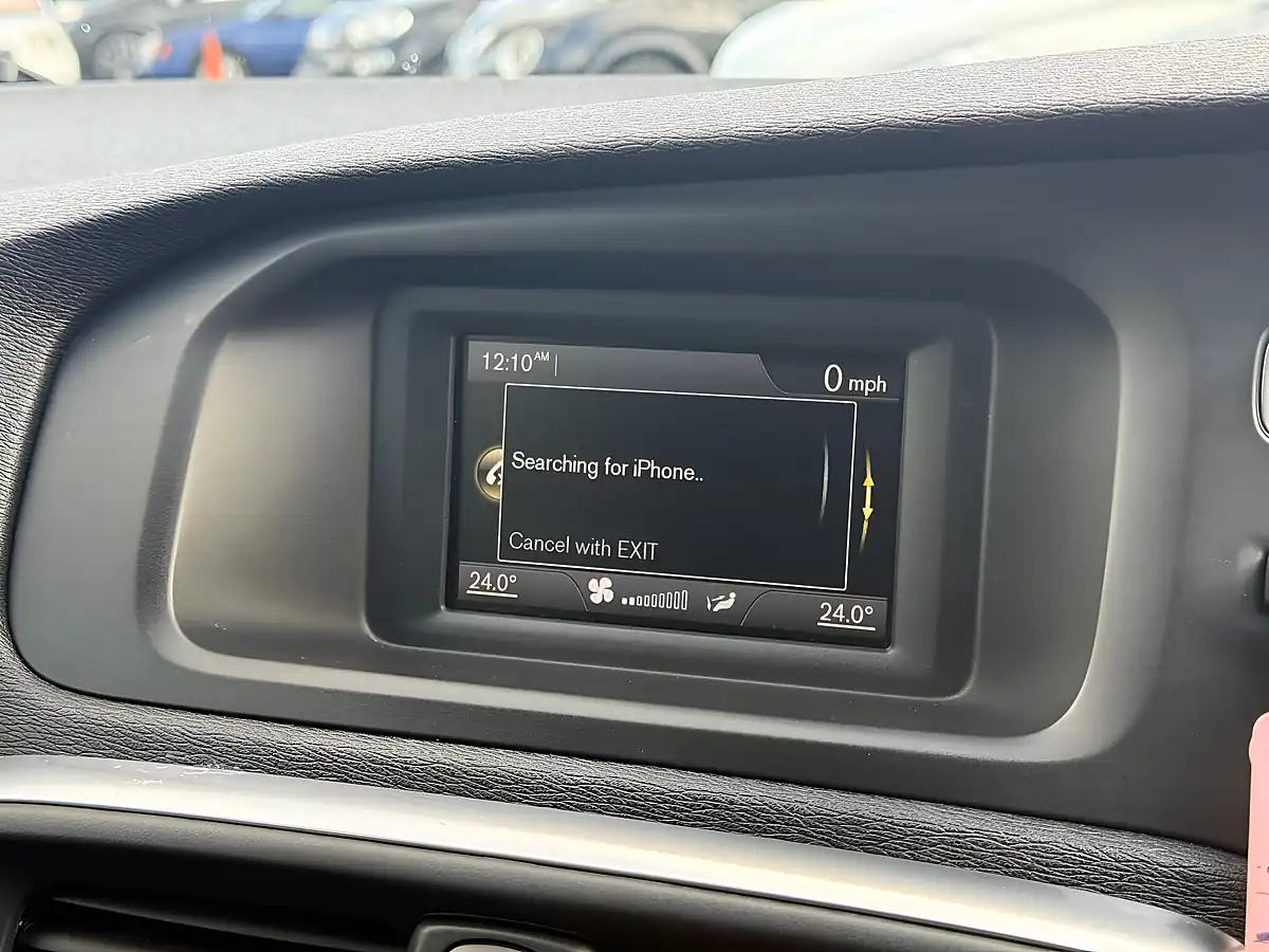 Used 2017 Volvo V40 Momentum Black - Interior and Exterior details 17