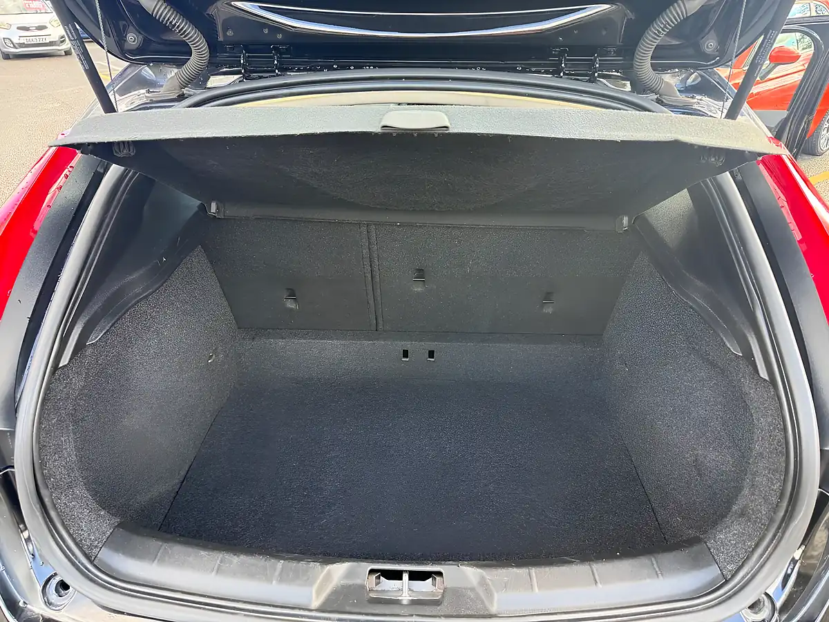 Used 2017 Volvo V40 Momentum Black - Interior and Exterior details 18