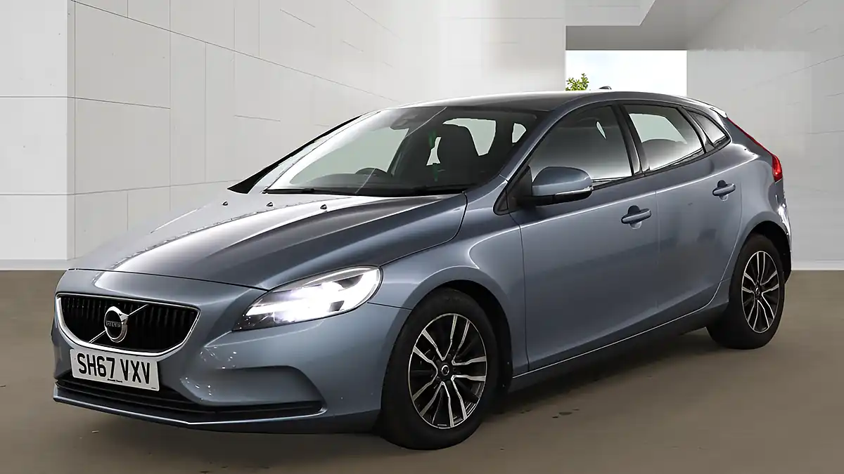 Used 2017 Volvo V40 Momentum Blue - Front View