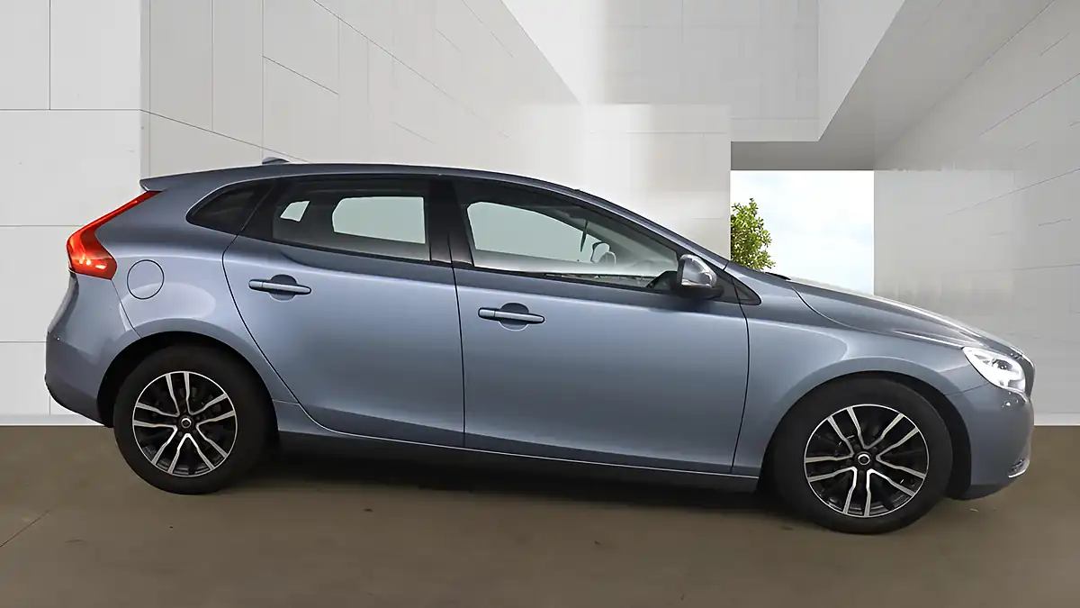 Used 2017 Volvo V40 Momentum Blue - Interior and Exterior details 4