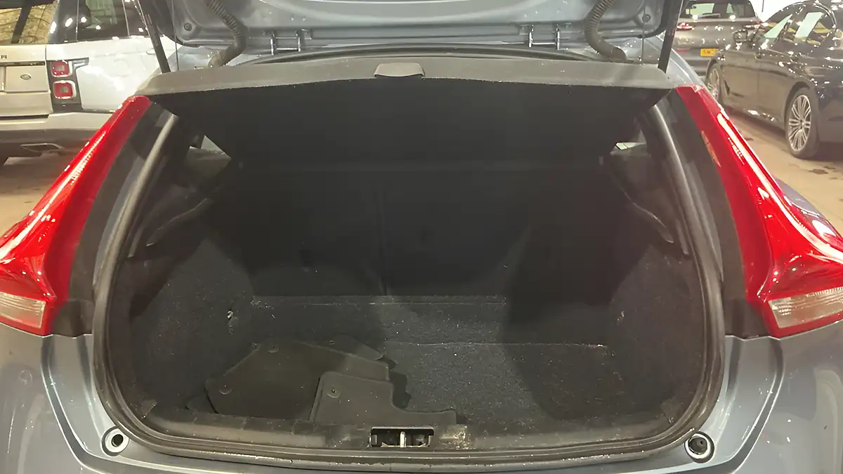 Used 2017 Volvo V40 Momentum Blue - Interior and Exterior details 7