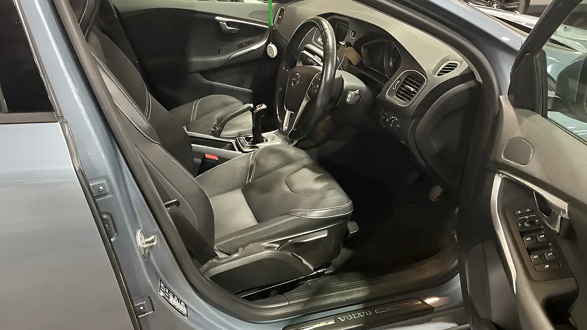 Used 2017 Volvo V40 Momentum Blue - Interior and Exterior details 8