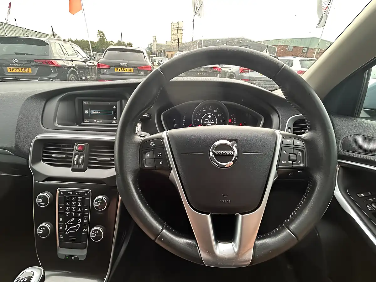 Used 2017 Volvo V40 Momentum Mussel Blue - Interior and Exterior details 14