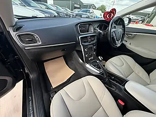 Used 2017 Volvo V40 Momentum Nav Plus Black - Interior and Exterior details 13