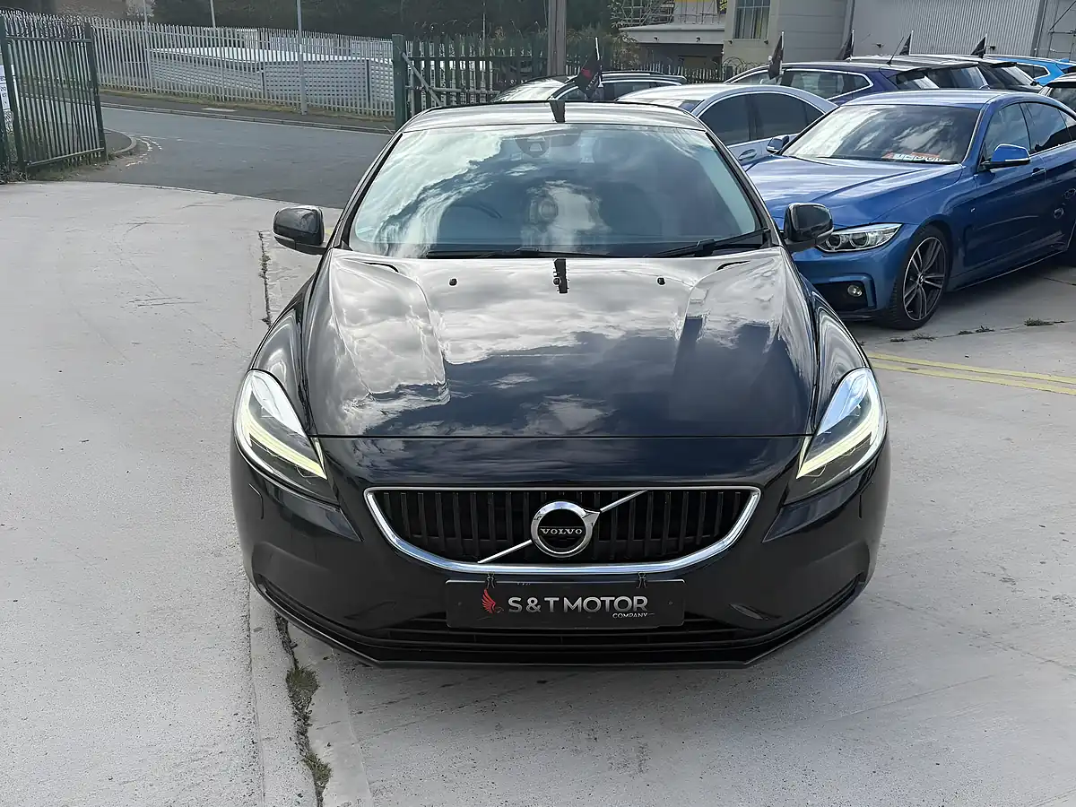 Used 2017 Volvo V40 Momentum Nav Plus Black - Interior and Exterior details 3