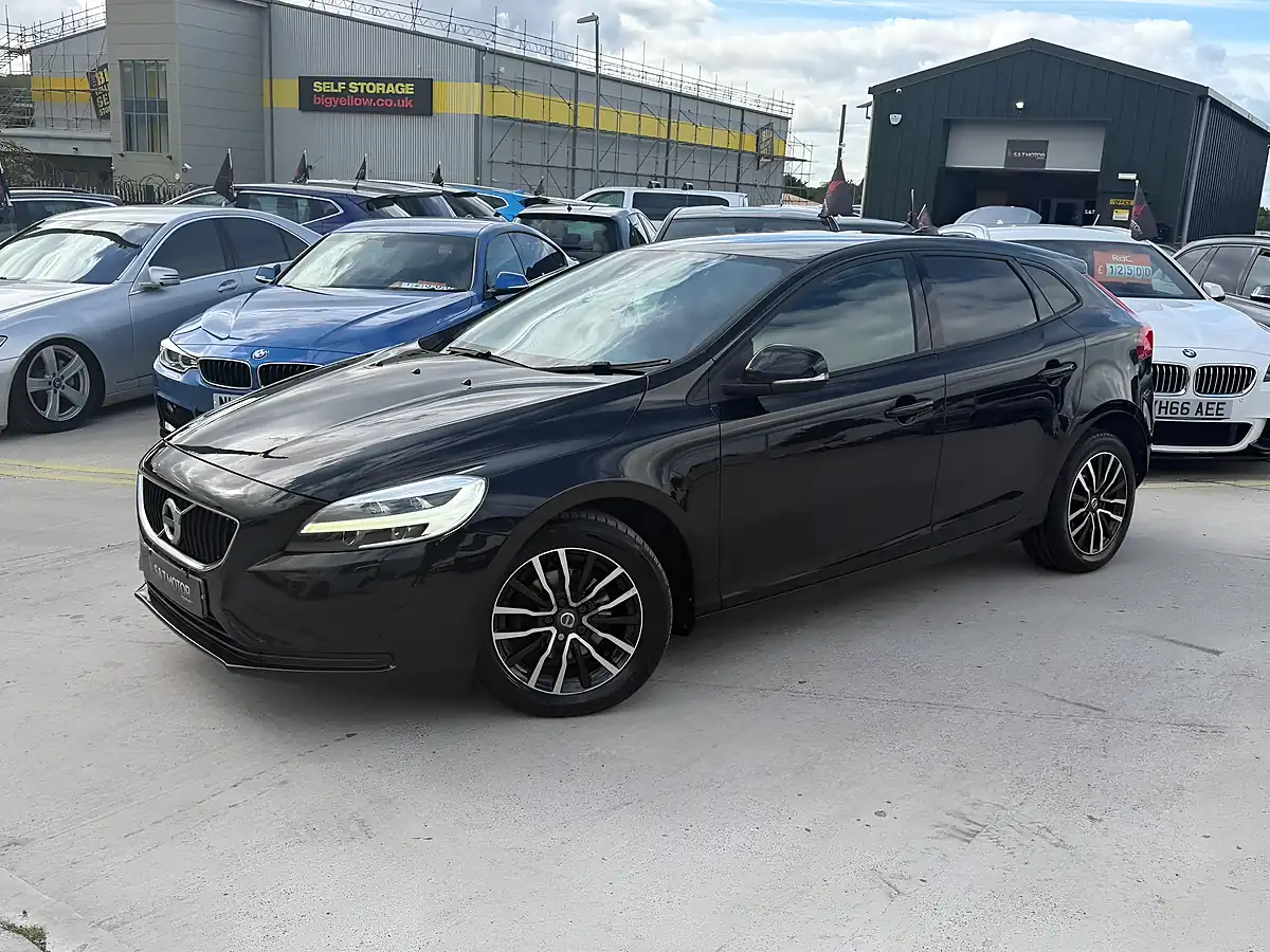 Used 2017 Volvo V40 Momentum Nav Plus Black - Interior and Exterior details 4