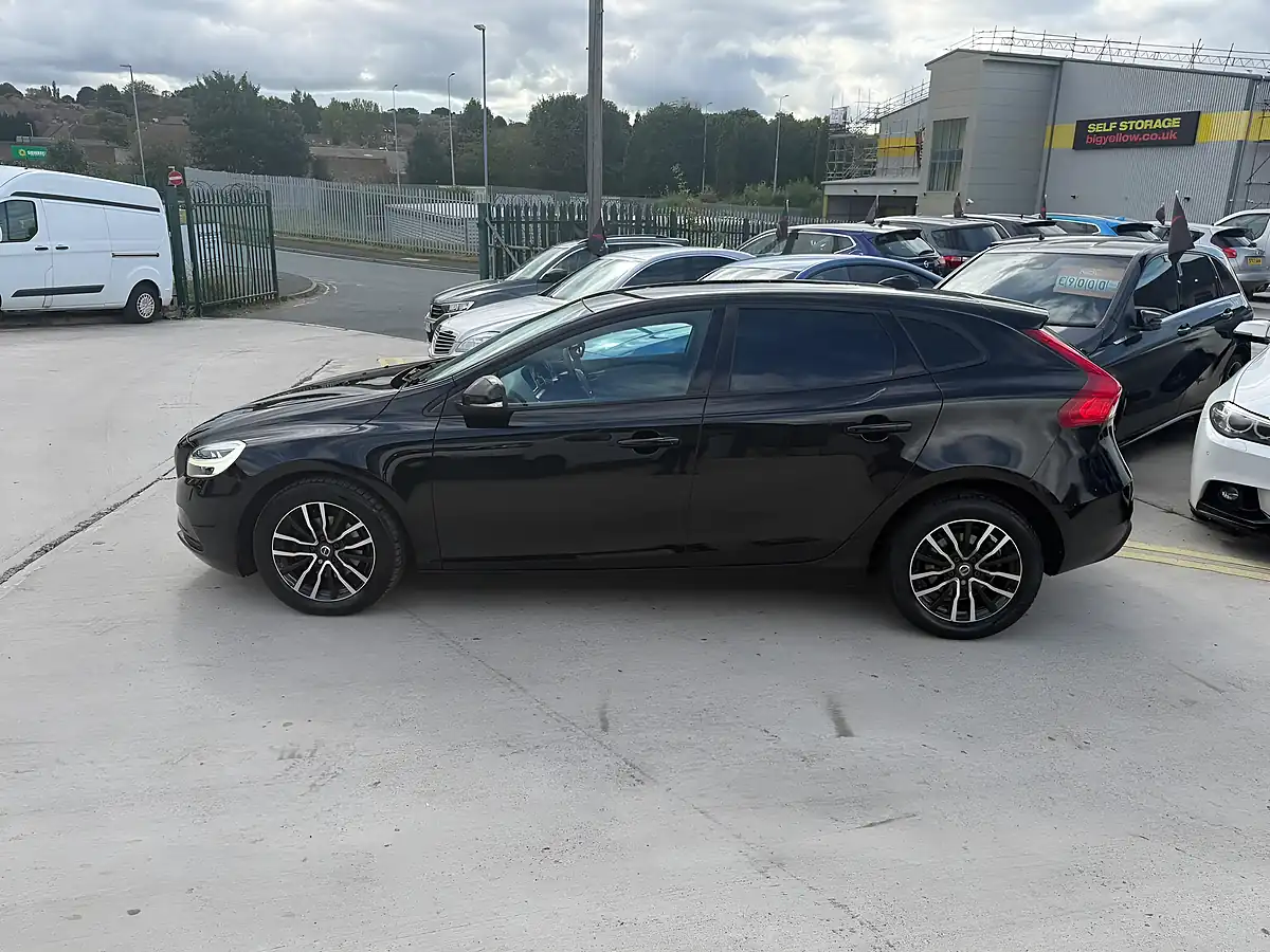 Used 2017 Volvo V40 Momentum Nav Plus Black - Interior and Exterior details 8