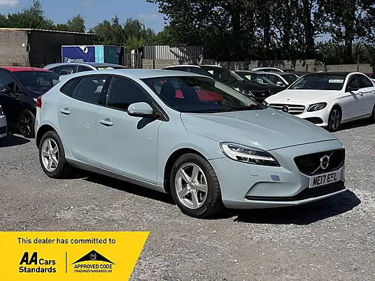 2017 Volvo V40 2.0 D4 Momentum Nav Plus