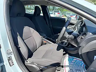 Used 2017 Volvo V40 Momentum Nav Plus Blue - Interior and Exterior details 10