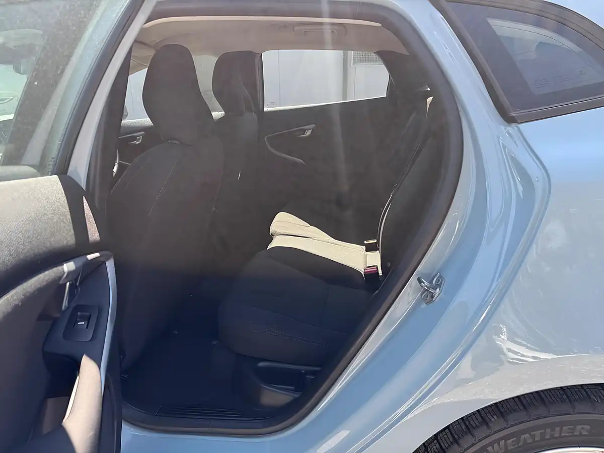 Used 2017 Volvo V40 Momentum Nav Plus Blue - Interior and Exterior details 11