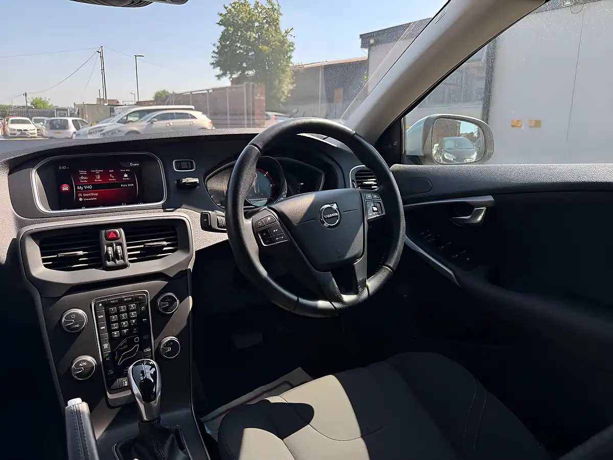 Used 2017 Volvo V40 Momentum Nav Plus Blue - Interior and Exterior details 14
