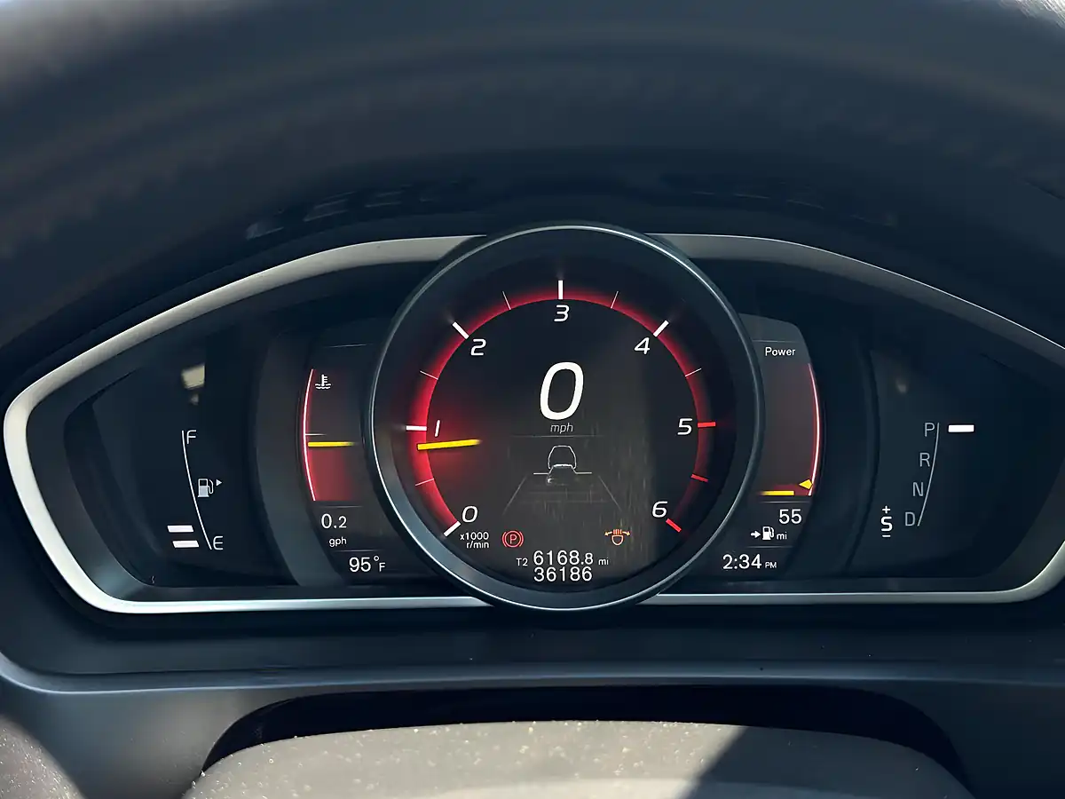 Used 2017 Volvo V40 Momentum Nav Plus Blue - Interior and Exterior details 17
