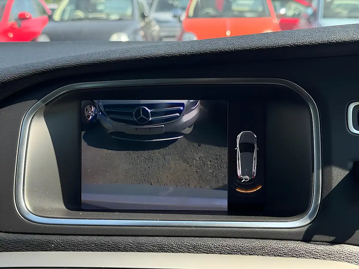 Used 2017 Volvo V40 Momentum Nav Plus Blue - Interior and Exterior details 20