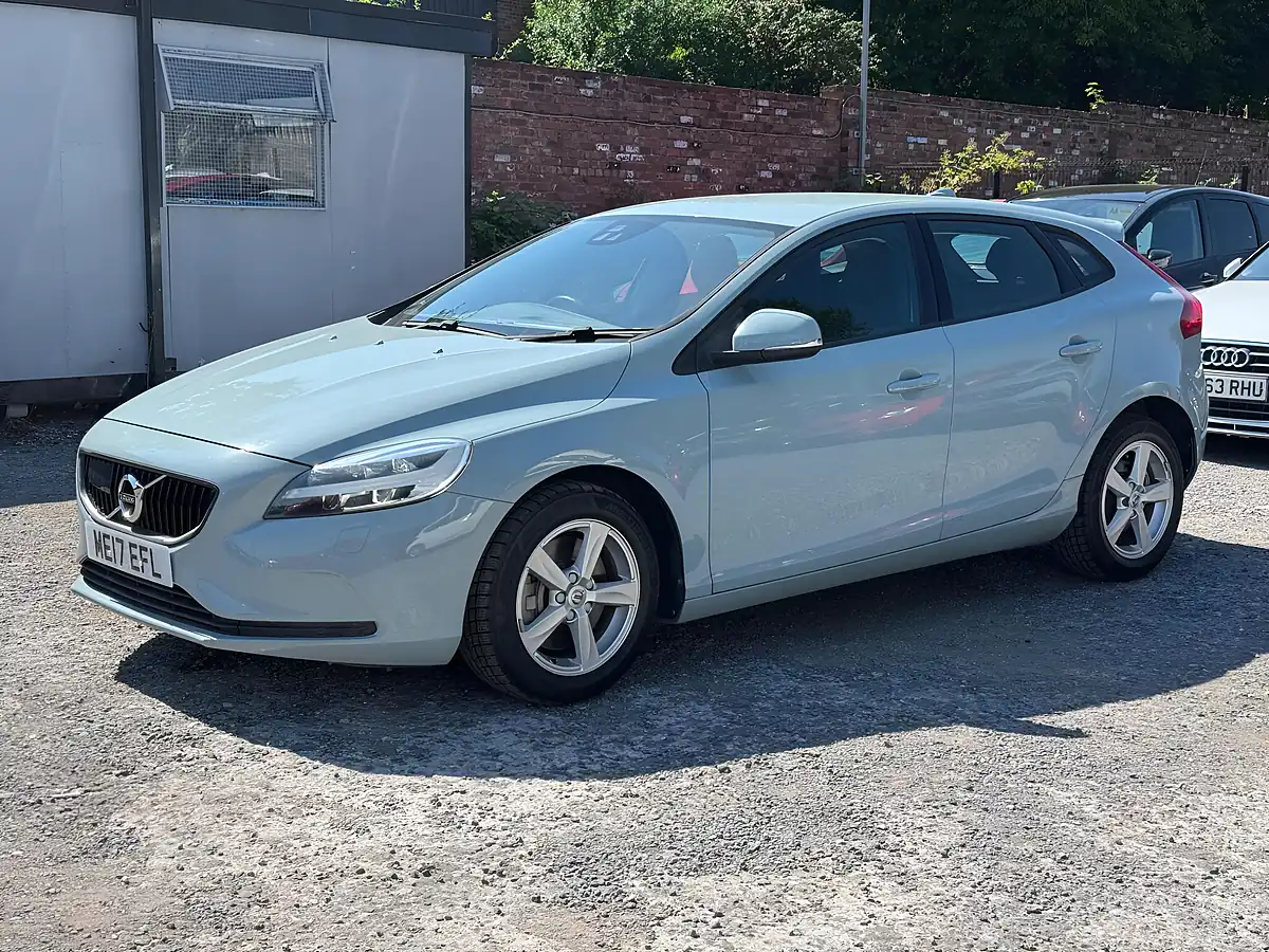 Used 2017 Volvo V40 Momentum Nav Plus Blue - Interior and Exterior details 3