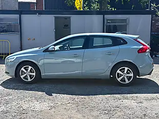 Used 2017 Volvo V40 Momentum Nav Plus Blue - Interior and Exterior details 4