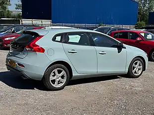Used 2017 Volvo V40 Momentum Nav Plus Blue - Interior and Exterior details 7