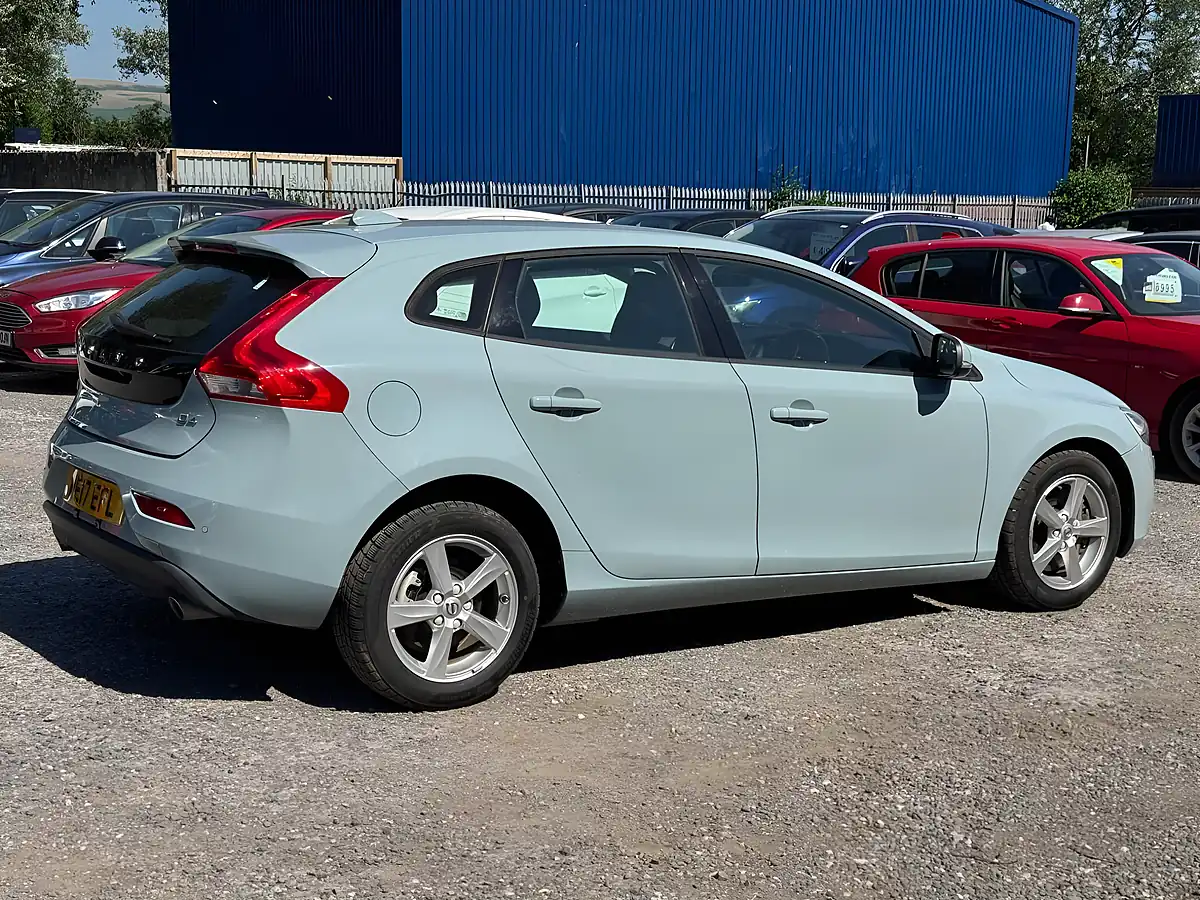 Used 2017 Volvo V40 Momentum Nav Plus Blue - Interior and Exterior details 7