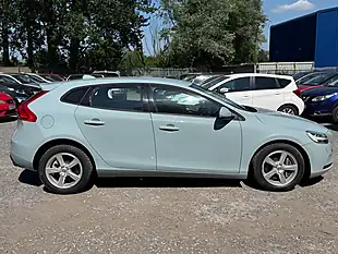 Used 2017 Volvo V40 Momentum Nav Plus Blue - Interior and Exterior details 8