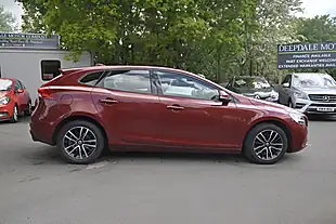 Used 2017 Volvo V40 Momentum Nav Plus Flamenco Red - Interior and Exterior details 10