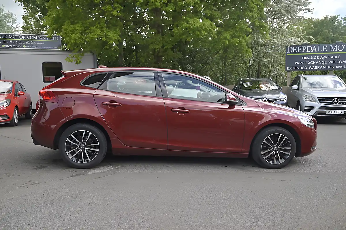 Used 2017 Volvo V40 Momentum Nav Plus Flamenco Red - Interior and Exterior details 10