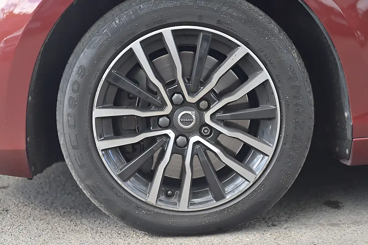 Used 2017 Volvo V40 Momentum Nav Plus Flamenco Red - Interior and Exterior details 13