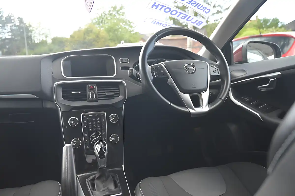 Used 2017 Volvo V40 Momentum Nav Plus Flamenco Red - Interior and Exterior details 20