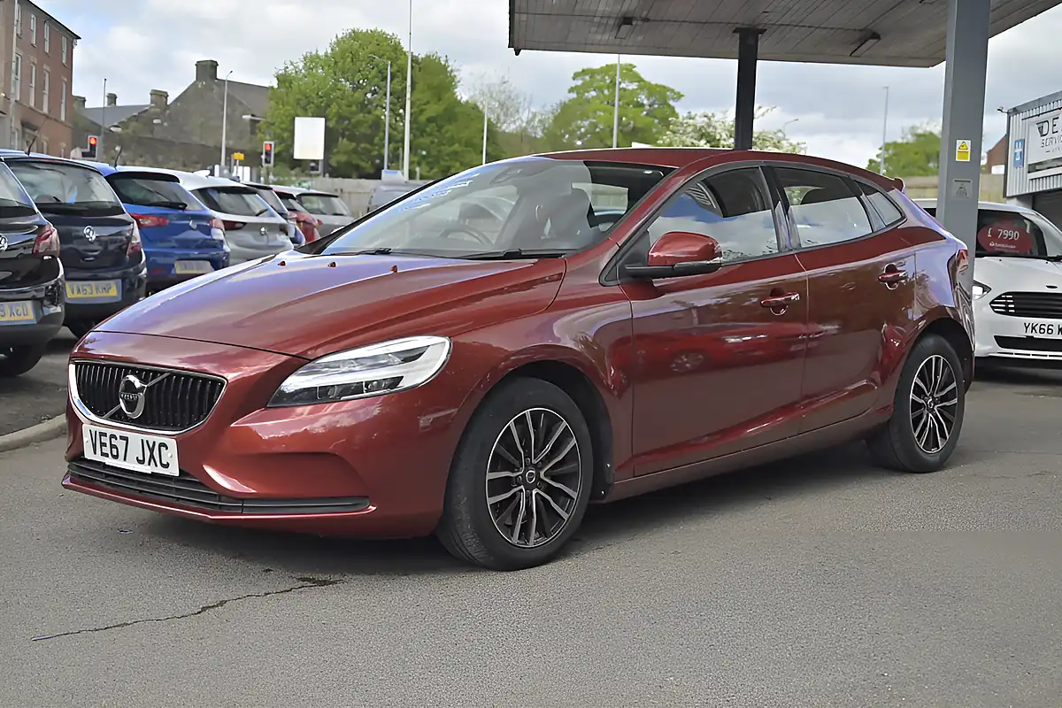 Used 2017 Volvo V40 Momentum Nav Plus Flamenco Red - Interior and Exterior details 4