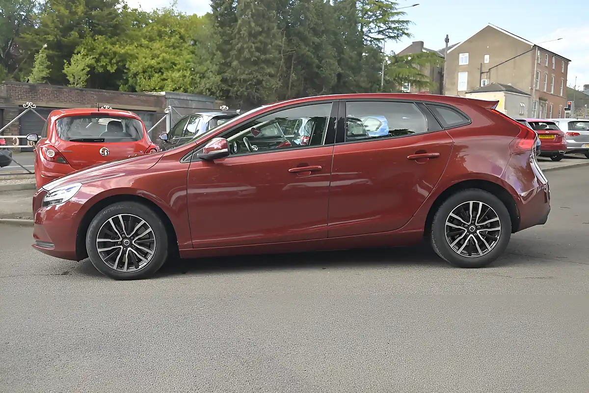 Used 2017 Volvo V40 Momentum Nav Plus Flamenco Red - Interior and Exterior details 5