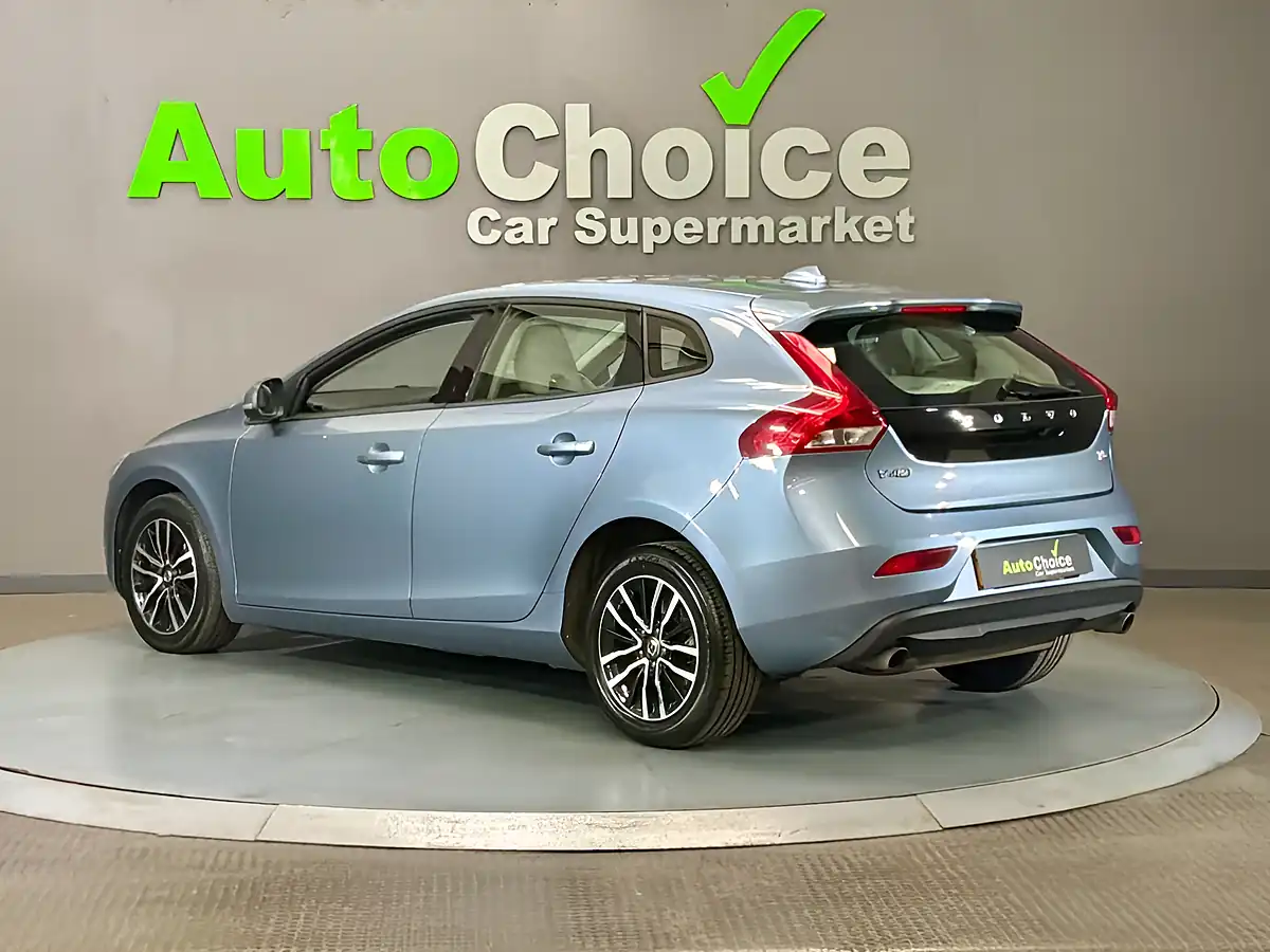Used 2017 Volvo V40 Momentum Nav Plus Mussel Blue - Interior and Exterior details 10