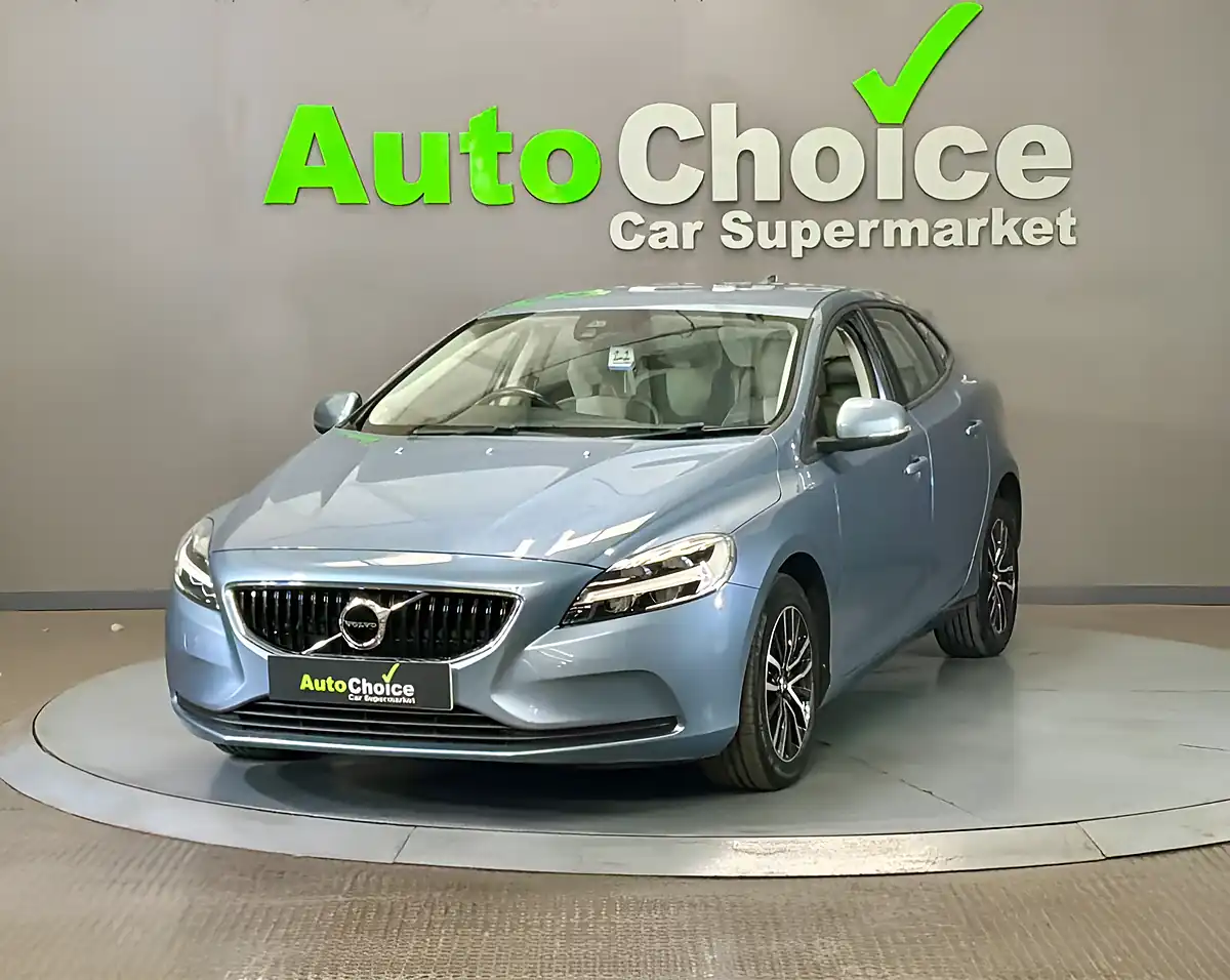 Used 2017 Volvo V40 Momentum Nav Plus Mussel Blue - Interior and Exterior details 4