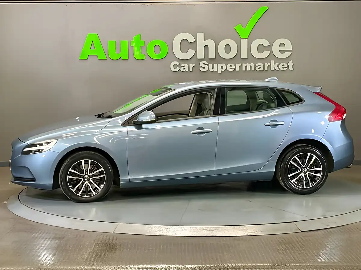 Used 2017 Volvo V40 Momentum Nav Plus Mussel Blue - Interior and Exterior details 7