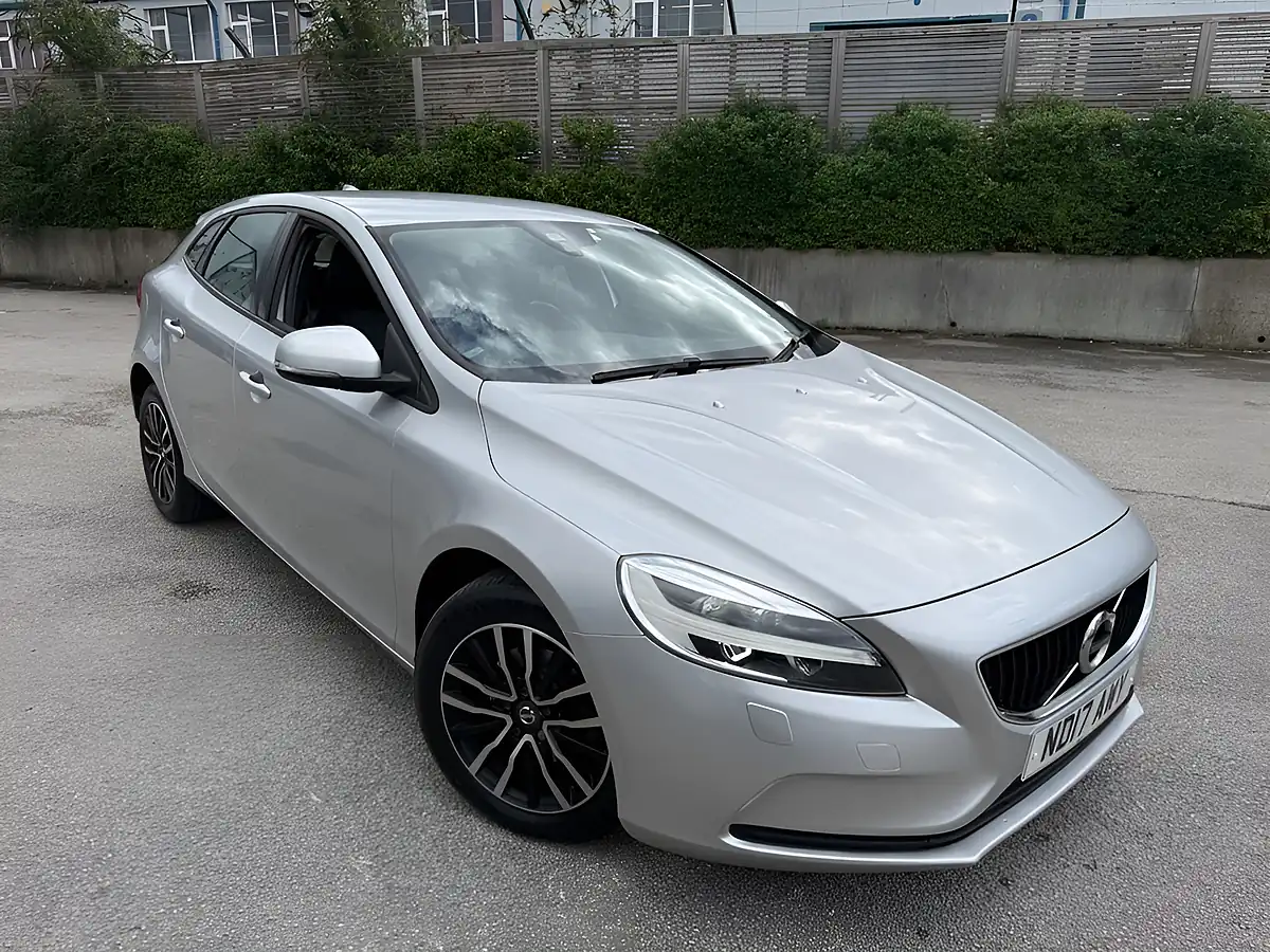 Used 2017 Volvo V40 Momentum Nav Plus Silver - Interior and Exterior details 10