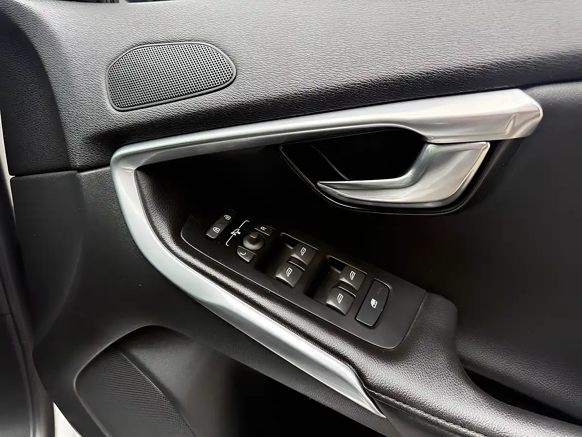 Used 2017 Volvo V40 Momentum Nav Plus Silver - Interior and Exterior details 12
