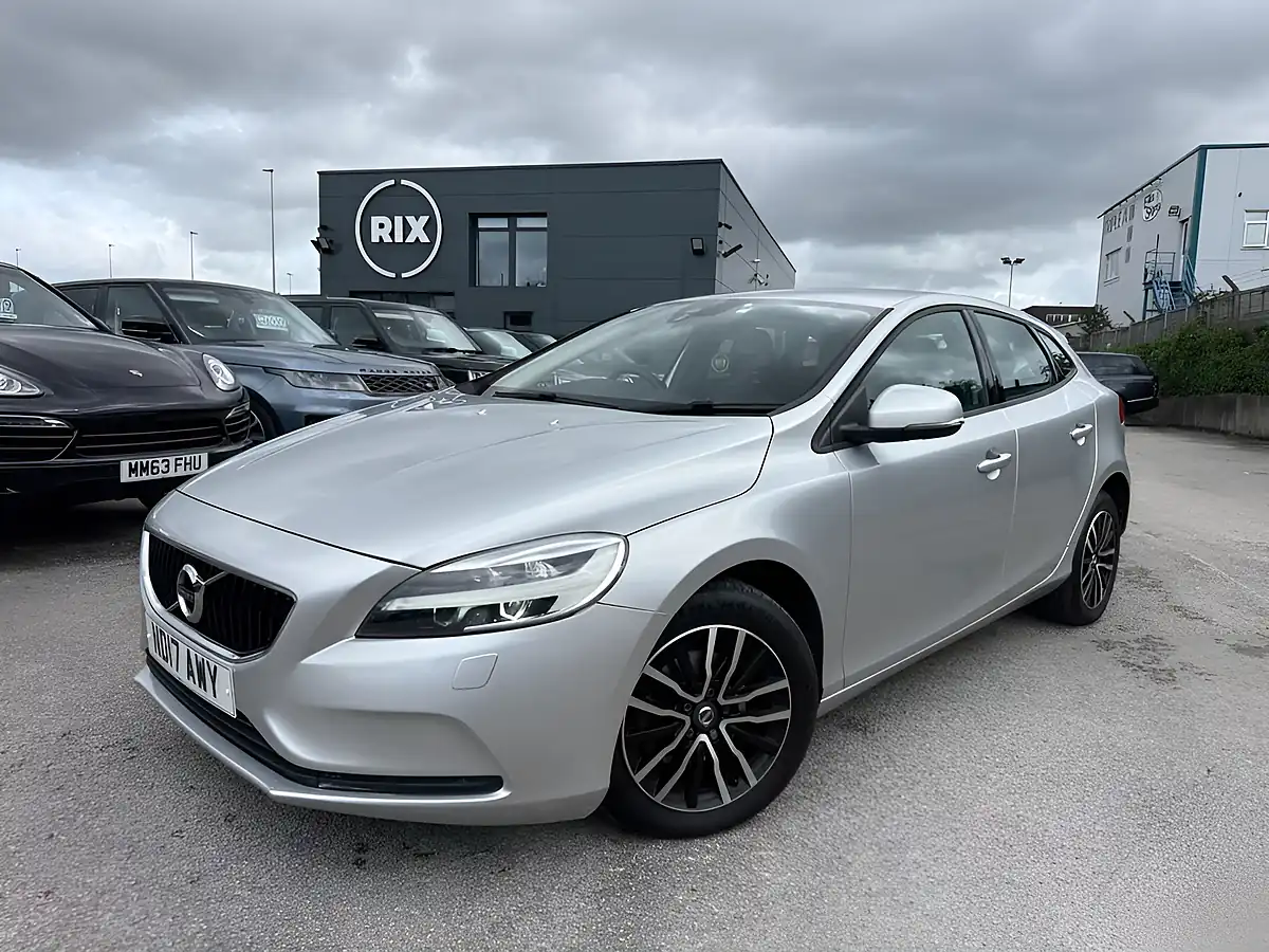 Used 2017 Volvo V40 Momentum Nav Plus Silver - Interior and Exterior details 2