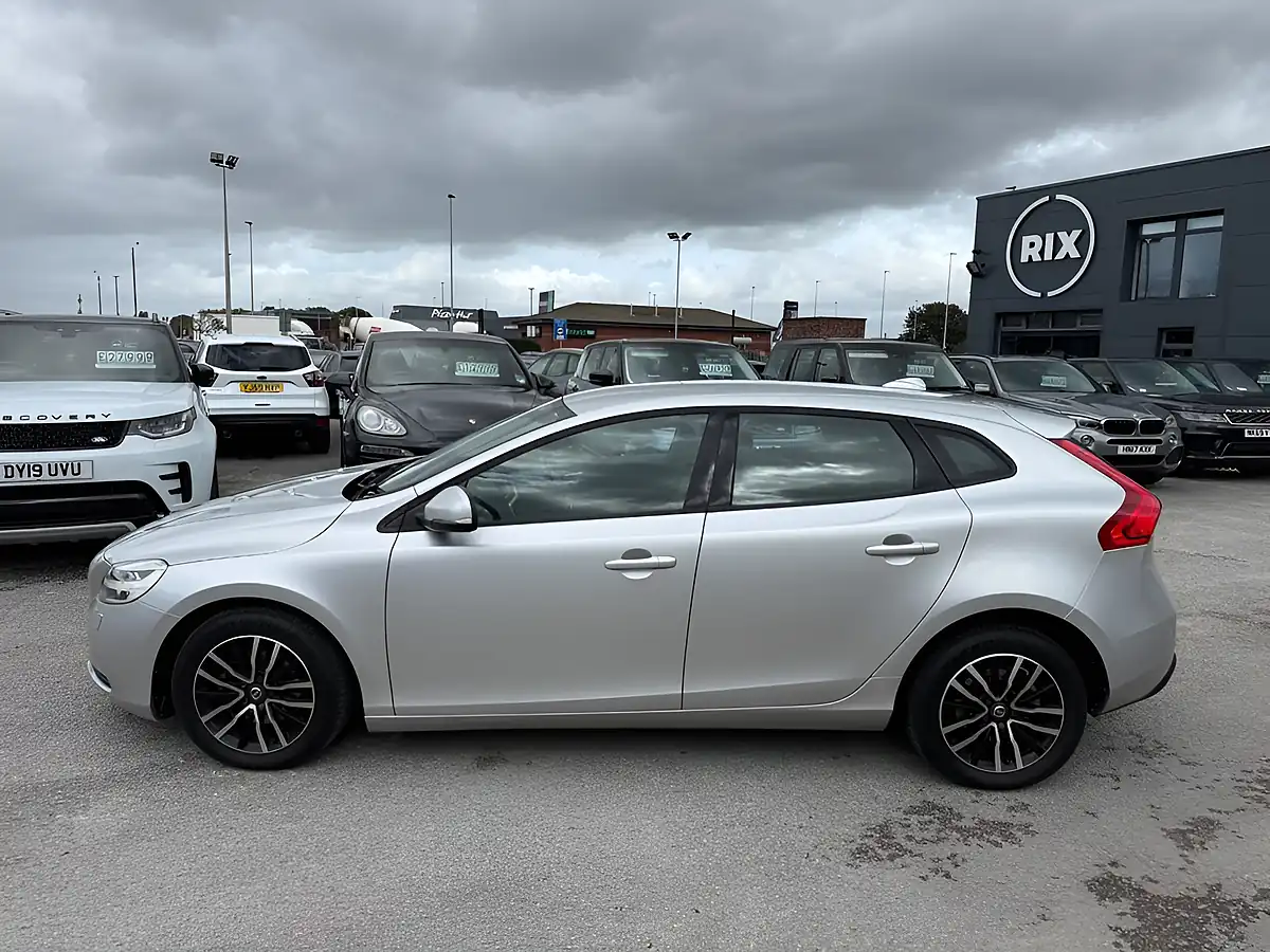 Used 2017 Volvo V40 Momentum Nav Plus Silver - Interior and Exterior details 3