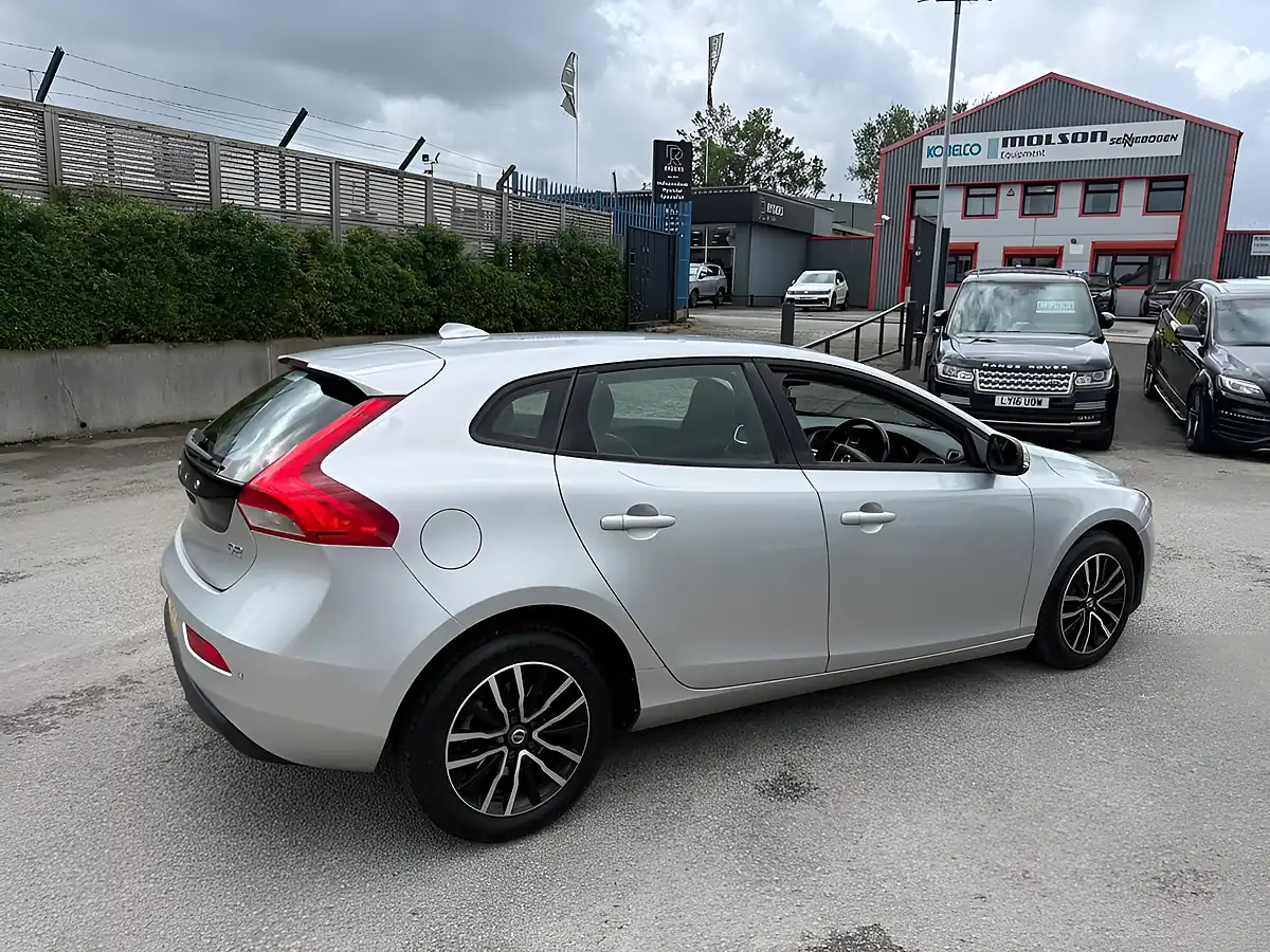 Used 2017 Volvo V40 Momentum Nav Plus Silver - Interior and Exterior details 9