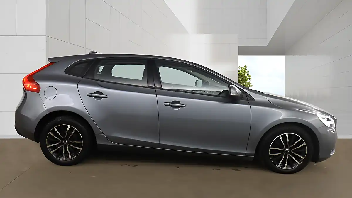 Used 2017 Volvo V40 Momentum Osmium Grey - Interior and Exterior details 4