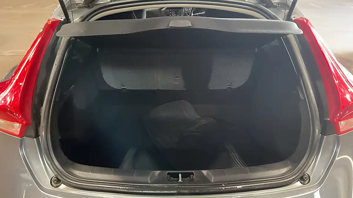 Used 2017 Volvo V40 Momentum Osmium Grey - Interior and Exterior details 6