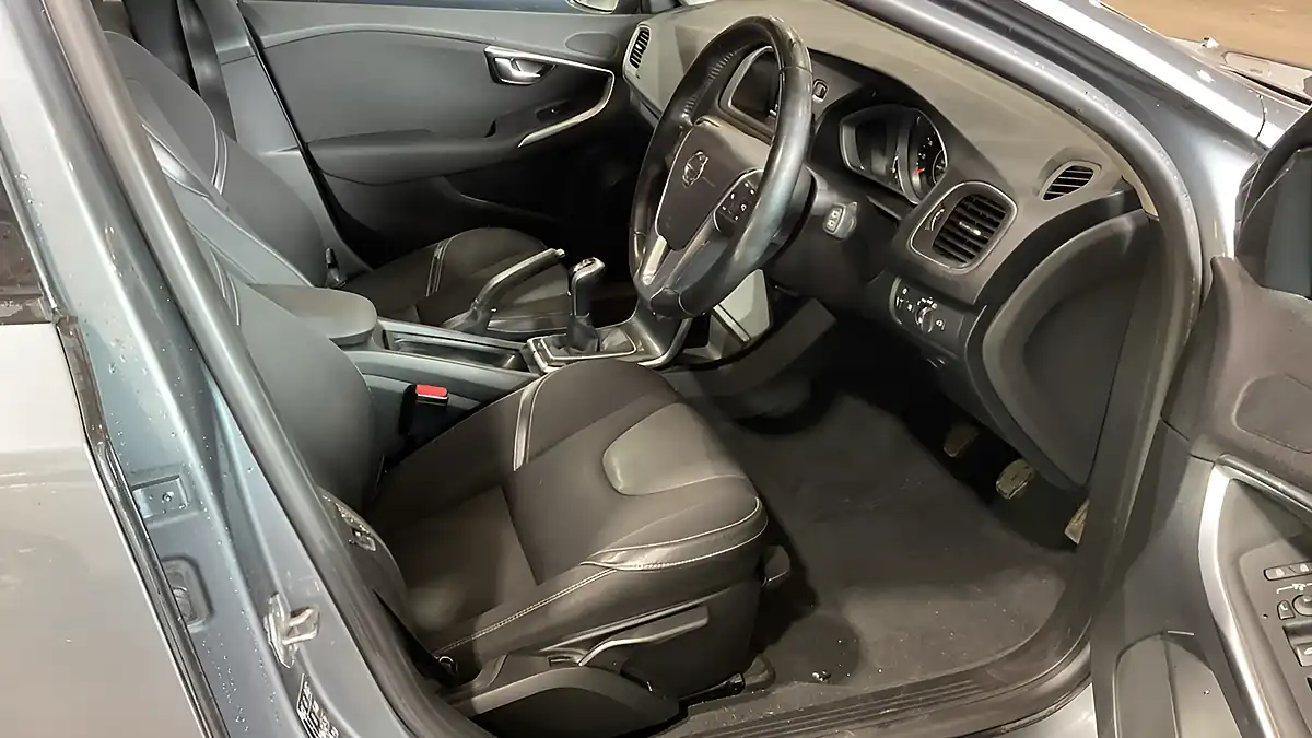 Used 2017 Volvo V40 Momentum Osmium Grey - Interior and Exterior details 8