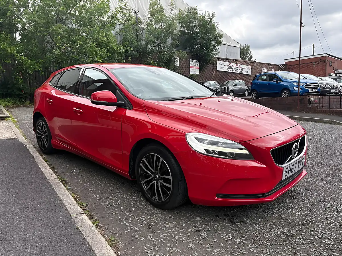 Used 2017 Volvo V40 Momentum Red - Front View
