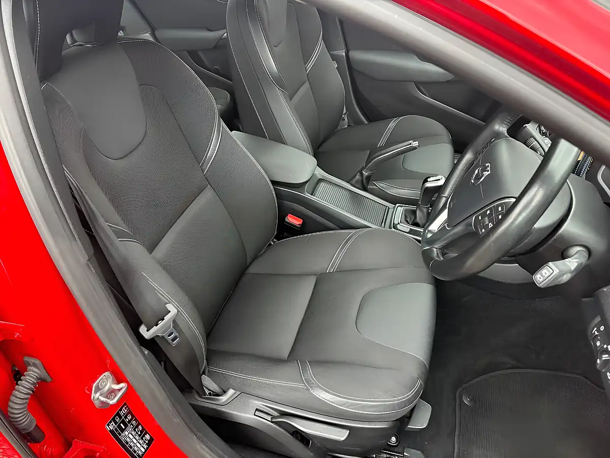 Used 2017 Volvo V40 Momentum Red - Interior and Exterior details 10