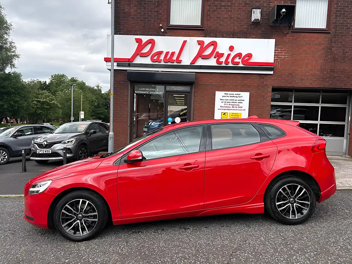 Used 2017 Volvo V40 Momentum Red - Interior and Exterior details 6
