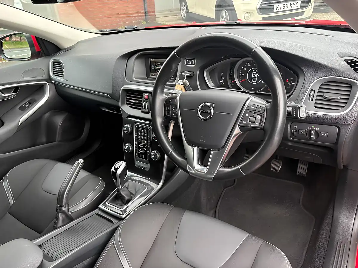 Used 2017 Volvo V40 Momentum Red - Interior and Exterior details 9