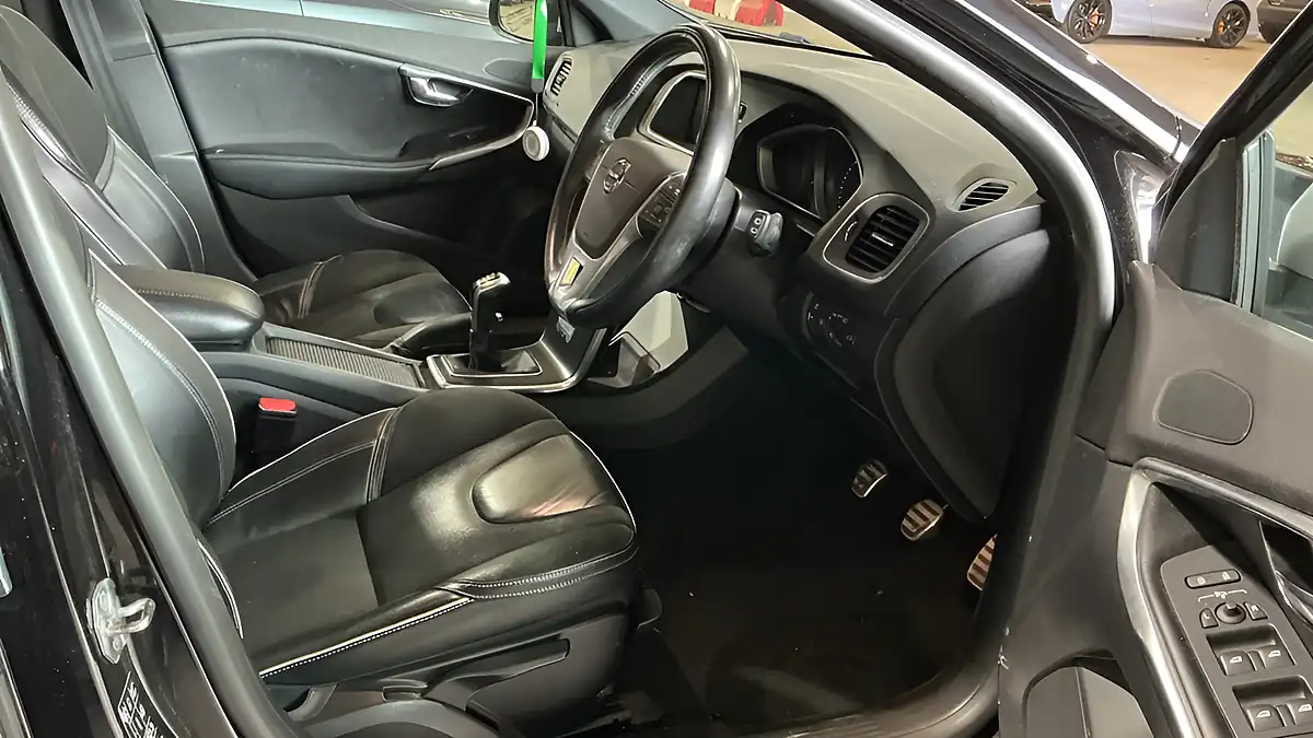 Used 2017 Volvo V40 R-Design Black - Interior and Exterior details 11