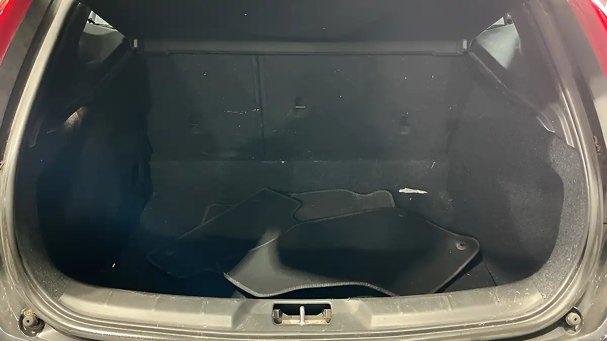 Used 2017 Volvo V40 R-Design Black - Interior and Exterior details 9