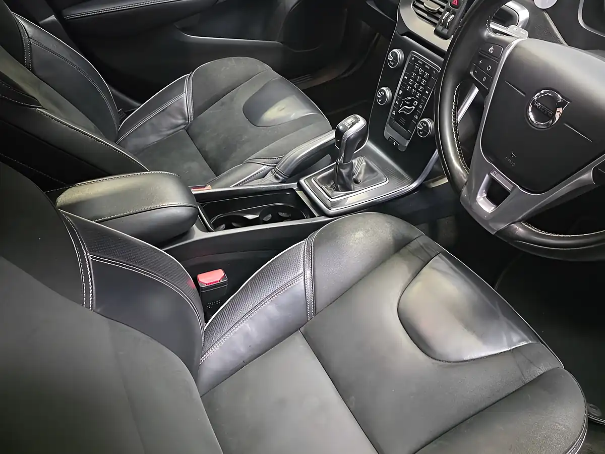Used 2017 Volvo V40 R-Design Black - Interior and Exterior details 10